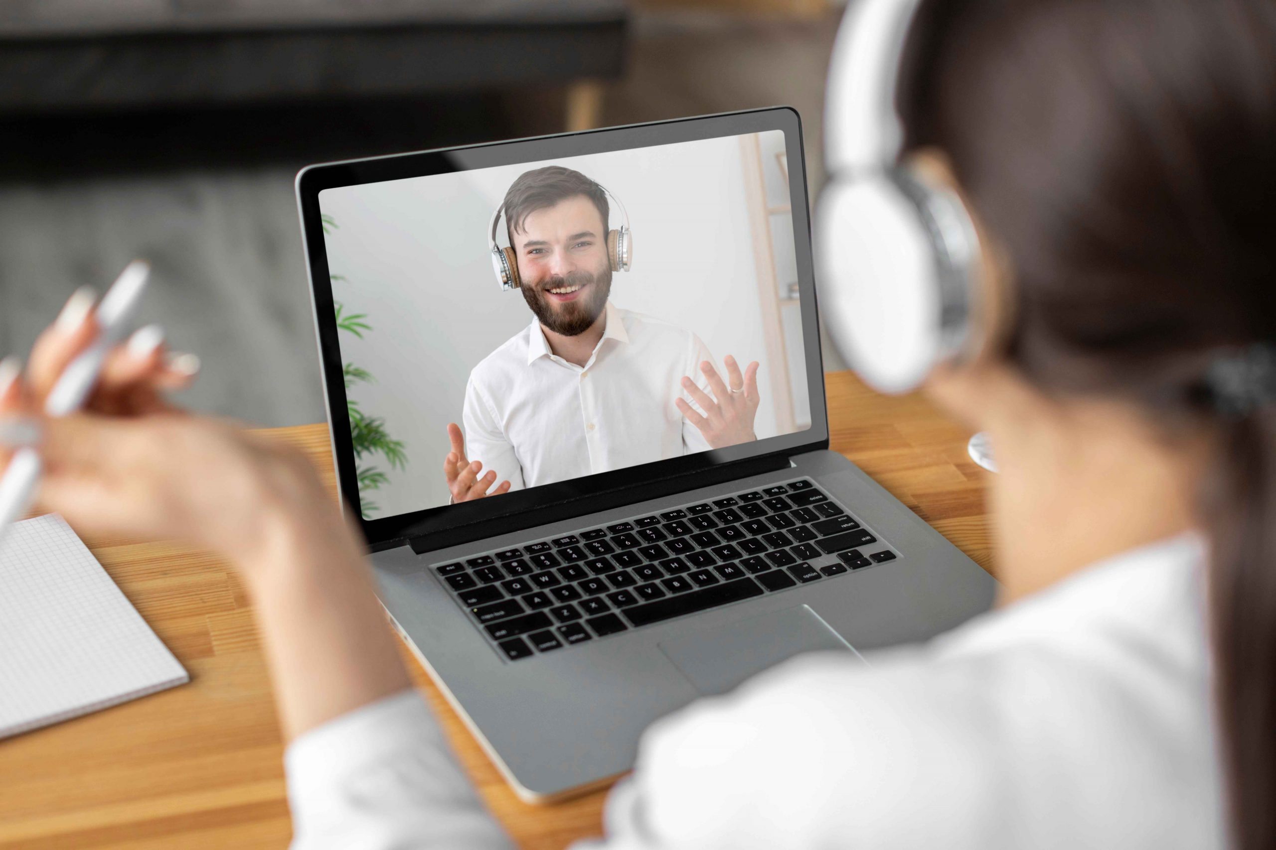 close-up-woman-videocalling-employee_11zon